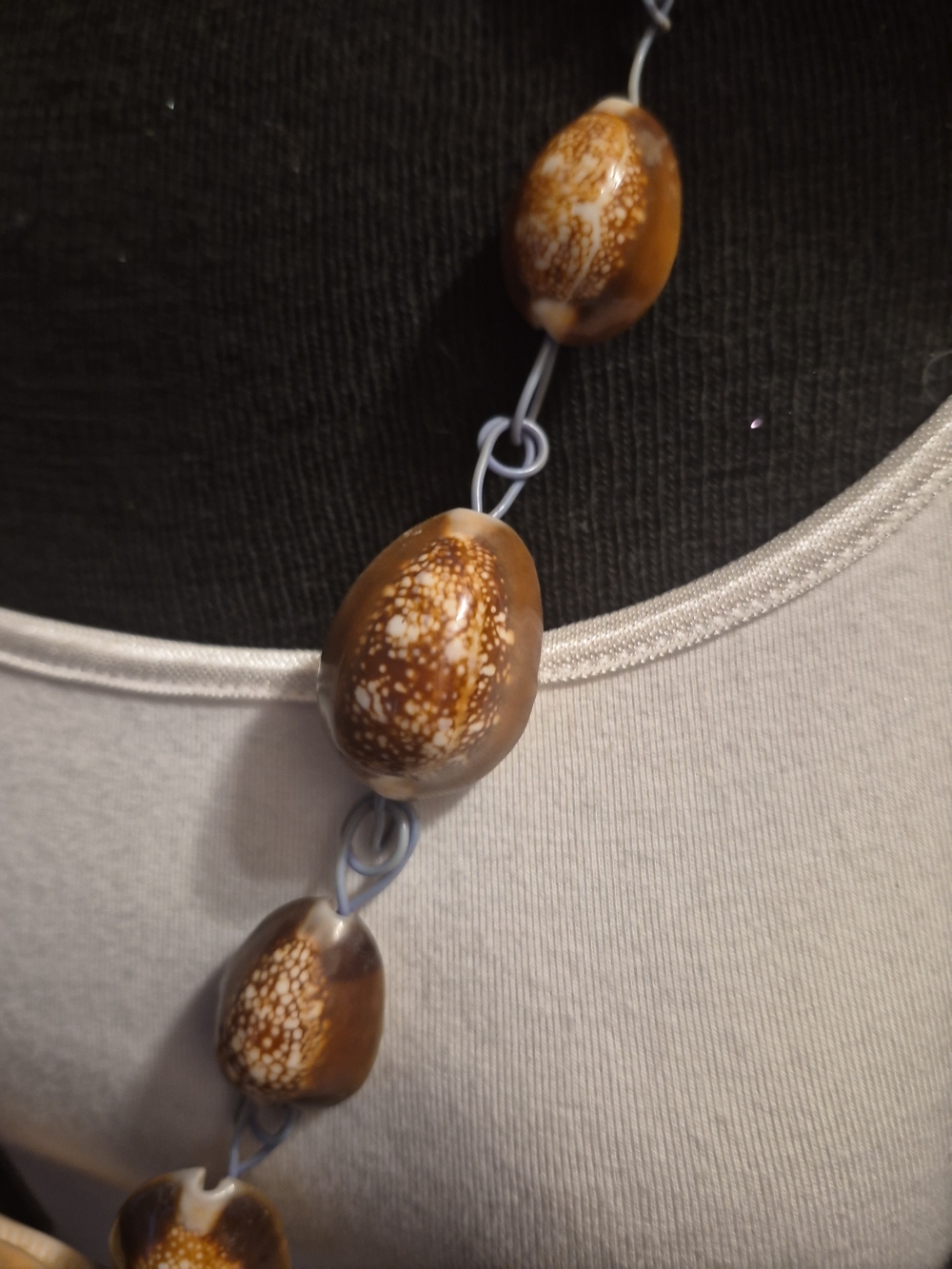 COWIE SHELL Hand Crafted Brown Shell Bead Necklace 30" C.1960s Okinawa Japan